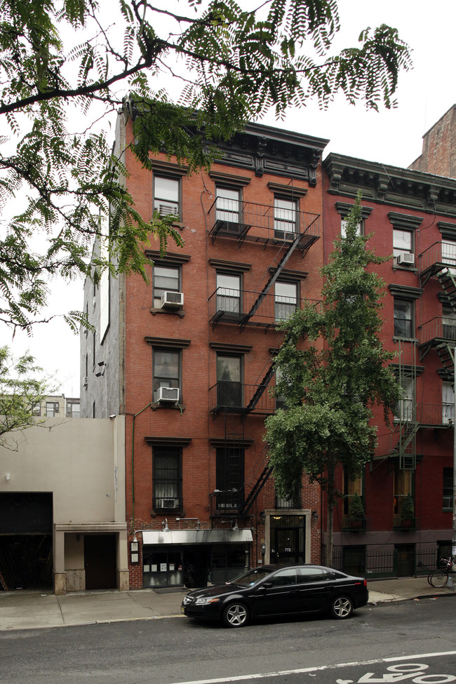 228 E Tenth St in New York, NY - Building Photo - Building Photo