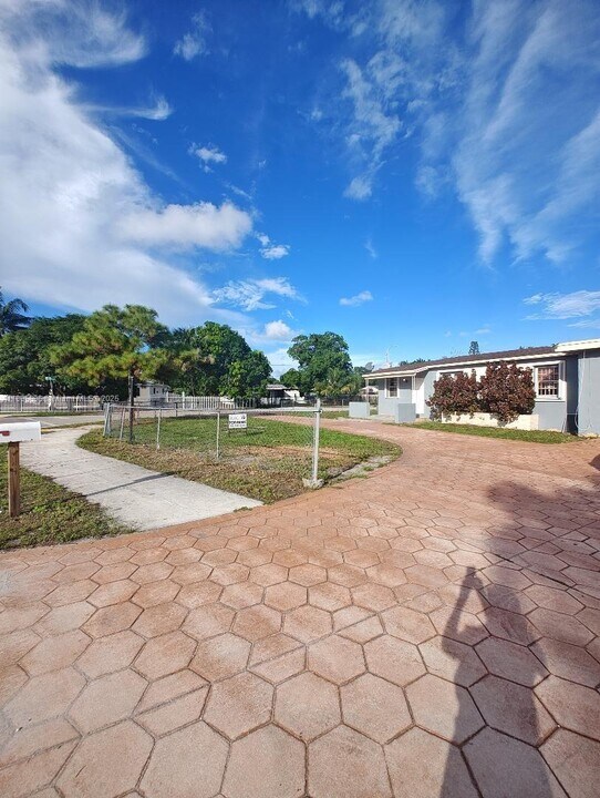 12325 NW 19th Ave in Miami, FL - Building Photo