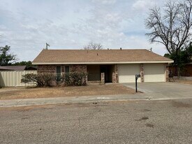1603 S Ike Ave in Monahans, TX - Building Photo