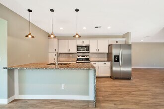 513 E Laguna Dr in Tempe, AZ - Building Photo - Building Photo