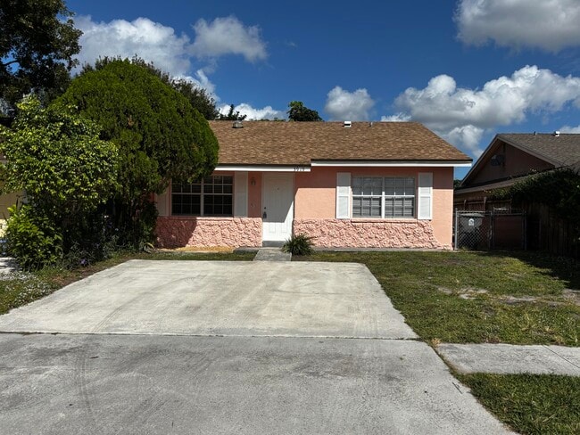 3919 Wilshire St in West Palm Beach, FL - Foto de edificio - Building Photo