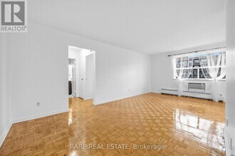 3320 Fieldgate Dr in Mississauga, ON - Building Photo - Building Photo