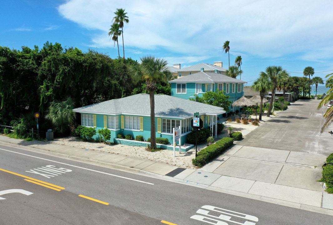 2008 Gulf Blvd in Indian Rocks Beach, FL - Foto de edificio