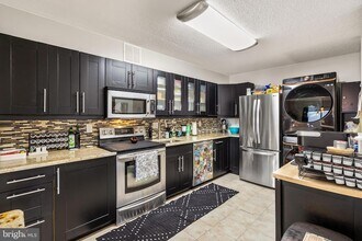 5904 Mt Eagle Dr, Unit 505 in Alexandria, VA - Building Photo - Building Photo