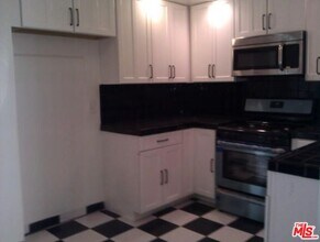 1134 Orange Grove Ave in Glendale, CA - Building Photo - Building Photo