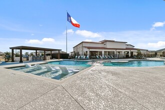 Luxe of McKinney in McKinney, TX - Foto de edificio - Building Photo