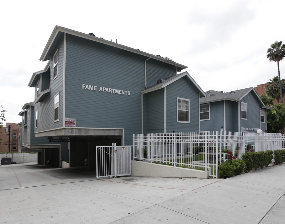 Fame Apartments in Los Angeles, CA - Building Photo