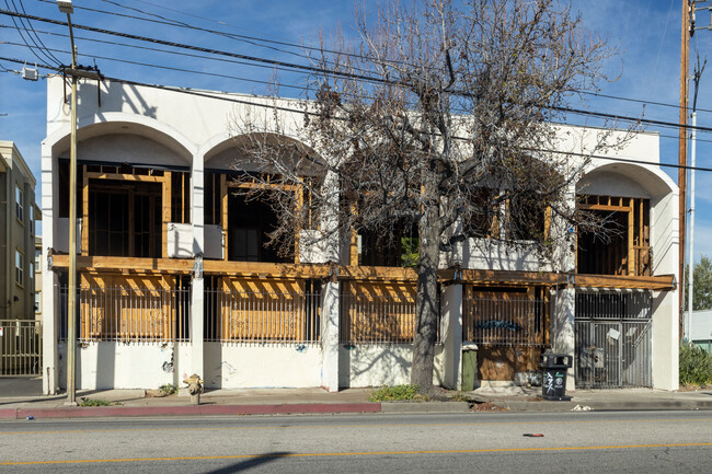 14411 W Vanowen St in Van Nuys, CA - Building Photo - Building Photo