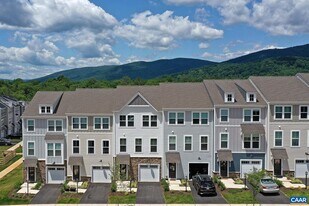5997 McComb St in Crozet, VA - Building Photo