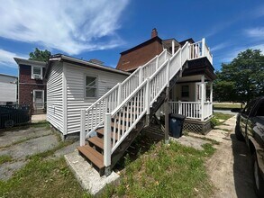 135 Chestnut St in Nashua, NH - Building Photo - Building Photo