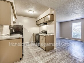 4657 S Darlington Ave in Tulsa, OK - Building Photo - Building Photo