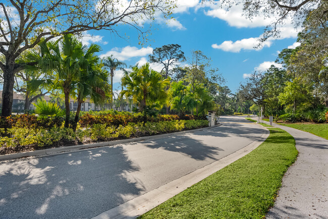 1575 SW Silver Pine Way in Palm City, FL - Building Photo - Building Photo