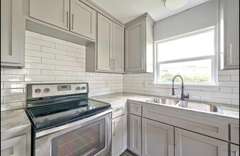 2310 12th Ave in La Marque, TX - Foto de edificio - Building Photo