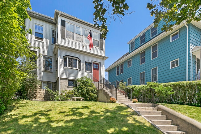 723 Fellsway in Medford, MA - Foto de edificio - Building Photo