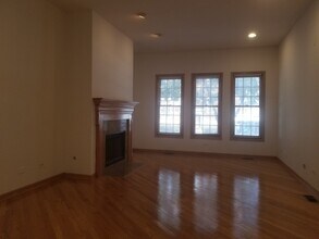 1319 W Belmont Ave, Unit 1 in Chicago, IL - Building Photo - Building Photo