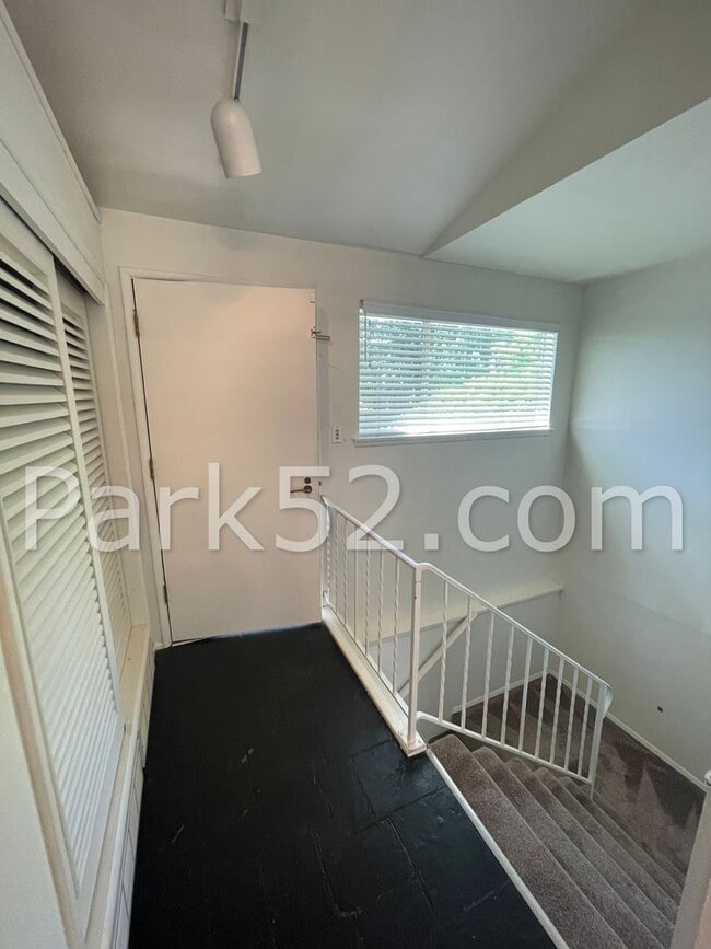 69 W Shore Ave SW in Tacoma, WA - Building Photo - Building Photo