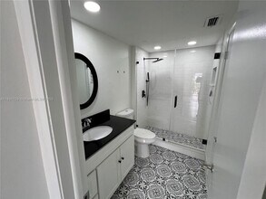 8000 SW 81st Dr in Miami, FL - Building Photo - Building Photo