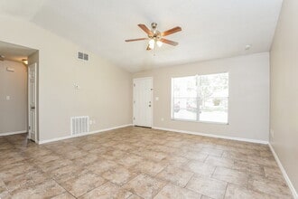 3625 E Powder Horn Rd in Titusville, FL - Foto de edificio - Building Photo