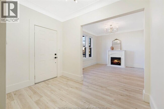 785 HALL in Windsor, ON - Building Photo - Building Photo