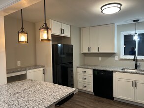 214 Barbara Dr in Mckees Rocks, PA - Building Photo - Building Photo