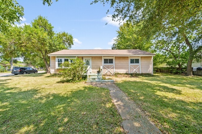 2218 12th Ave N in Texas City, TX - Building Photo - Building Photo