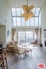 1815 Butler Ave-Unit -113 in Los Angeles, CA - Foto de edificio - Building Photo