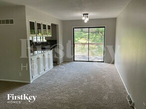 3208 NW Canterbury Pl in Blue Springs, MO - Building Photo - Building Photo