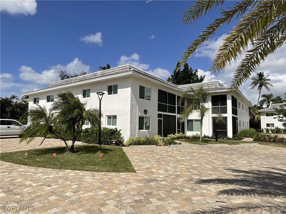 4170 Crayton Rd in Naples, FL - Building Photo