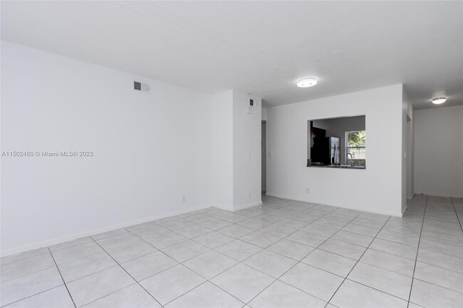 9170 NW 40th St, Unit 102-2 in Coral Springs, FL - Building Photo - Building Photo