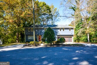 2704 Margaret Mitchell Dr NW in Atlanta, GA - Building Photo - Building Photo