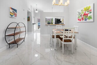 3068 S Oakland Forest Dr in Oakland Park, FL - Building Photo - Building Photo