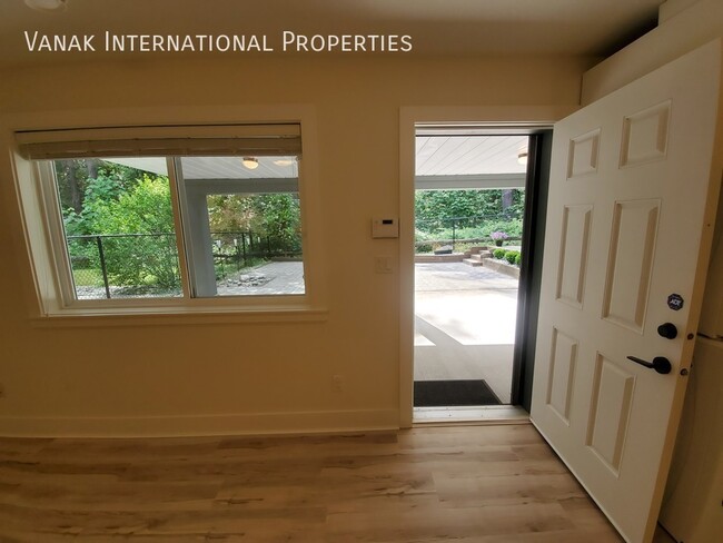 $1,900 - 2 Bed / 1 Bath Basement in Maple Ridge in Maple Ridge, BC - Building Photo - Building Photo