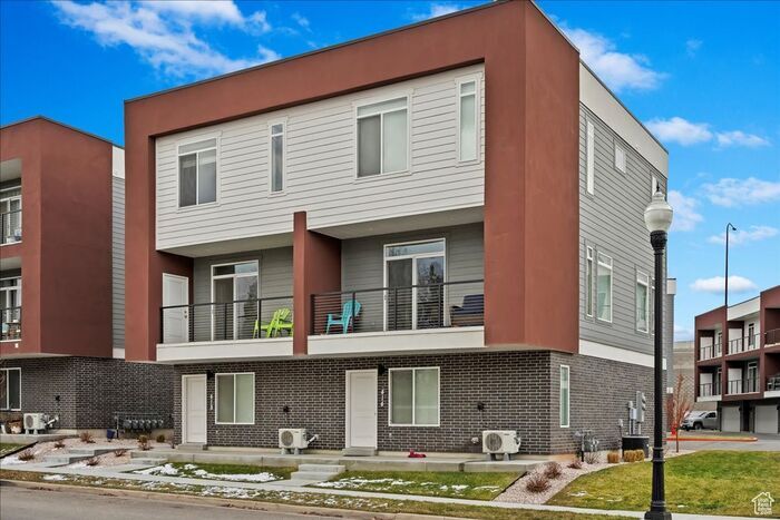 418 Depot St in Clearfield, UT - Building Photo