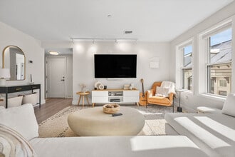 16 Haynes St, Unit 102 in Boston, MA - Building Photo - Building Photo