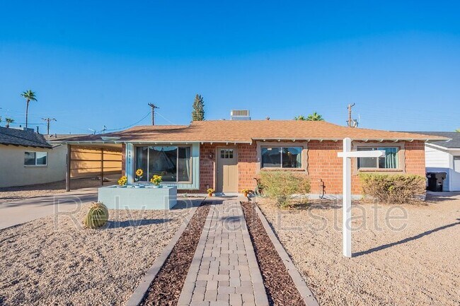 8416 E Rancho Vista Dr in Scottsdale, AZ - Foto de edificio - Building Photo