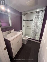 194 Willowbrook Dr in Whitby, ON - Building Photo - Building Photo