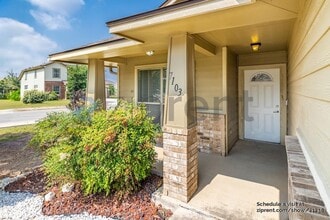 7103 Magnolia Bluff in San Antonio, TX - Building Photo - Building Photo