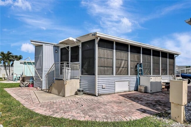 976 Nettles Blvd in Jensen Beach, FL - Building Photo - Building Photo