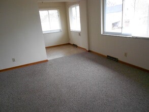 1651 3rd St, Unit #4 in Cuyahoga Falls, OH - Building Photo - Building Photo