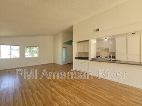 7671 Marinwood Ct in Sacramento, CA - Building Photo - Building Photo