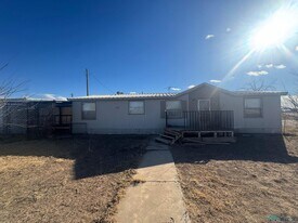 903 Beckett Ave in Hope, NM - Building Photo