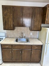 2038 Highland Ave in Los Angeles, CA - Building Photo - Building Photo