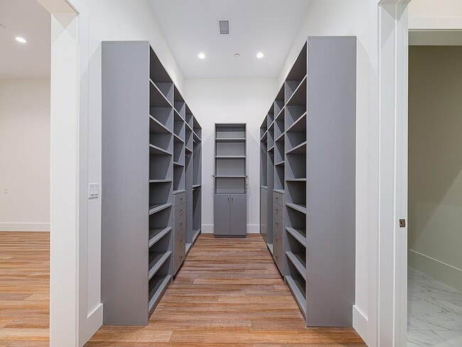 121 Greenwich Ave in Greenwich, CT - Building Photo - Building Photo