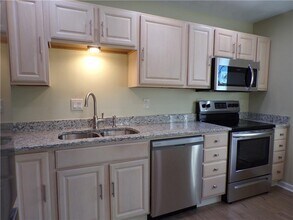 144 Edaville Ct in Warwick, RI - Building Photo - Building Photo