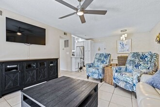 3800 Saxon Dr in New Smyrna Beach, FL - Foto de edificio - Building Photo