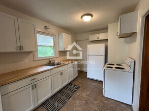 2420 Wildwood Ave in Anderson, IN - Foto de edificio - Building Photo
