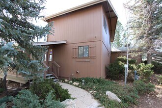 2331 N Oakmont Dr in Flagstaff, AZ - Building Photo - Building Photo