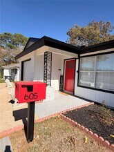 605 N Davis Dr in Arlington, TX - Building Photo - Building Photo