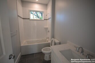 134 Franklin St, Unit 3 in Boston, MA - Building Photo - Building Photo