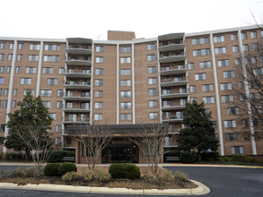 Sutton Towers Condominiums in Washington, DC - Building Photo - Building Photo